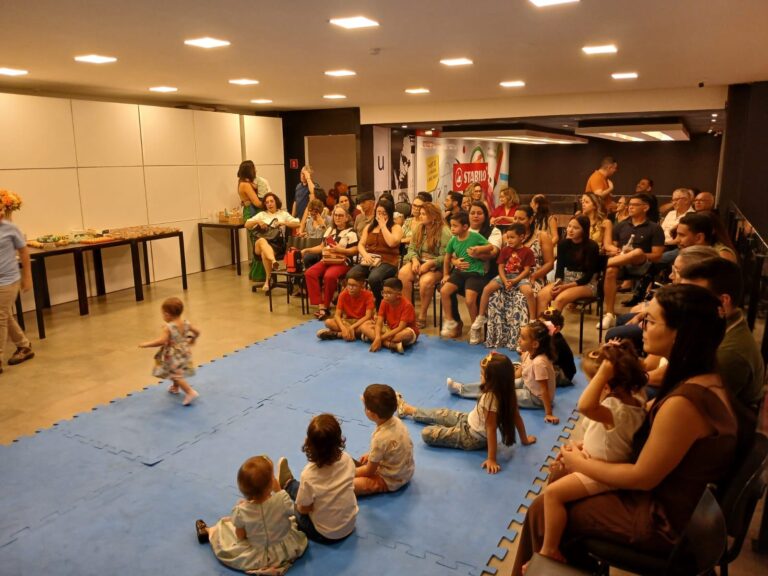 Lançamento oficial do livro “Lily, a girafa que não cresceu” reúne mais de 90 pessoas na Livraria Leitura em João Pessoa