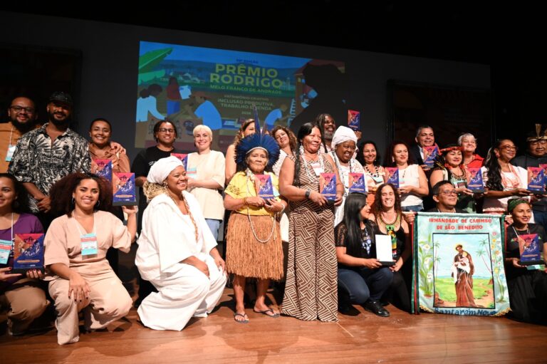 Livro sobre memórias do povo Pataxó recebe reconhecimento em premiação do IPHAN