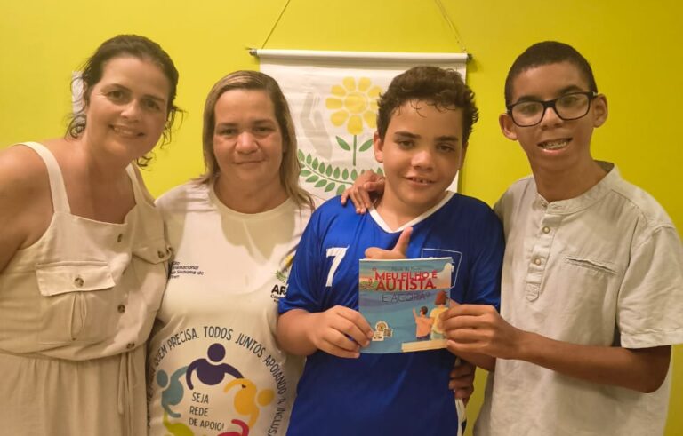 Lançamento de “Meu Filho é Autista. E Agora?” emociona público em Cabo Frio no Dia Mundial de Conscientização do Autismo